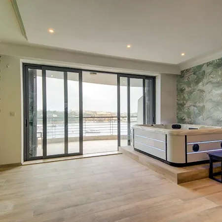 3bdr Flat With Seaview And Jacuzzi Apartamento *