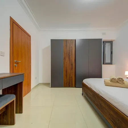 3bdr Flat With Seaview And Jacuzzi Apartment *