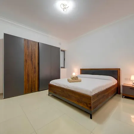 3bdr Flat With Seaview And Jacuzzi Apartment