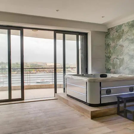 3bdr Flat With Seaview And Jacuzzi
