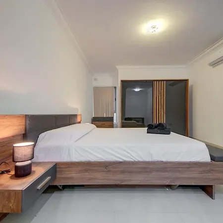 3bdr Flat With Seaview And Jacuzzi By Pmi Malta