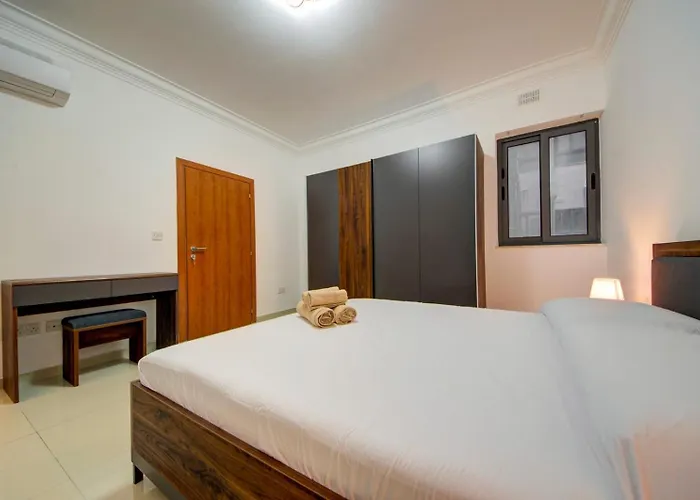 3bdr Flat With Seaview And Jacuzzi By Pmi Malta