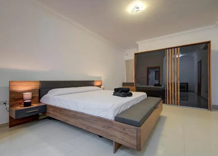 Apartment 3bdr Flat With Seaview And Jacuzzi By Pmi Malta