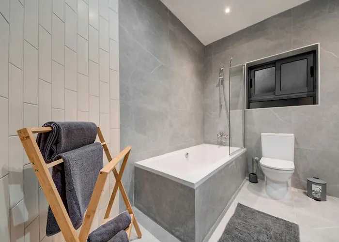 3bdr Flat With Seaview And Jacuzzi Διαμέρισμα *