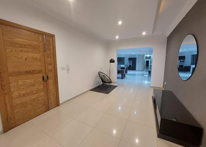 Apartment 3bdr Flat With Seaview And Jacuzzi By Pmi Malta