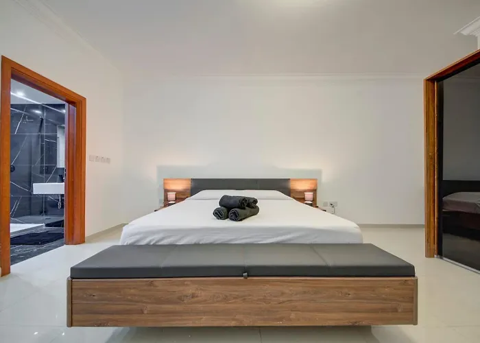 3bdr Flat With Seaview And Jacuzzi *