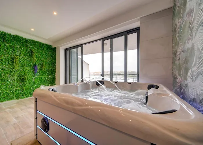 3bdr Flat With Seaview And Jacuzzi *